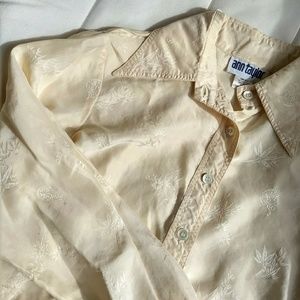 silk cream floral print button up 💐